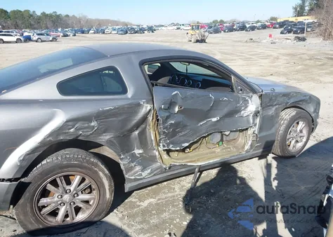 2008 Ford Mustang V6 Deluxe z USA, uszkodzony, nr VIN 1ZVHT80N185162090